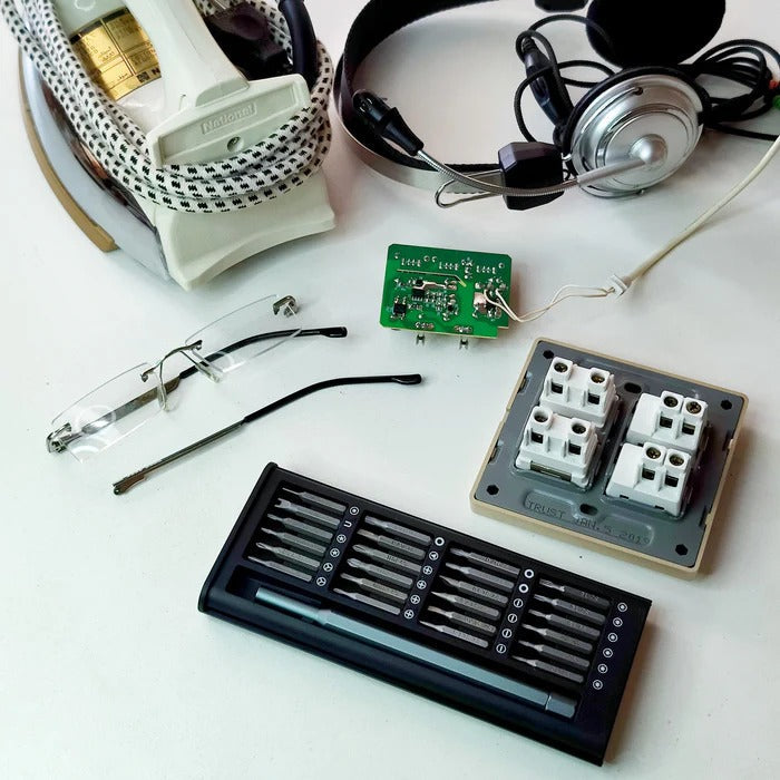 24 in 1 Magnetic Screwdriver Kit